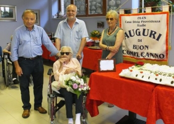 Alla Casa della Divina Provvidenza è festa per i 105 anni di Teresa