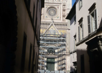 Ponteggi sulla facciata Duomo. Italia Nostra: “Un danno per la Cattedrale”