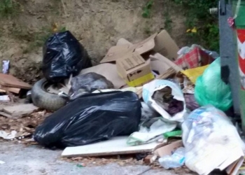 Discarica a cielo aperto a Osarella