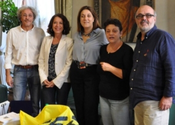 Regione, consegnato a presidente Marini braccialetto bianco di “riparte il futuro”