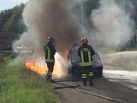 Grave incendio di un’autovettura in transito tra Castel Giorgio e Acquapendente