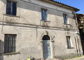 Ex scuola elmentare di Morrano, tra Comune e cittadini non mettere mai la Tari