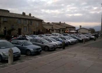 Piazza Duomo. E’ possibile parcheggiare in occasione di un matrimonio