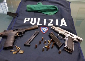 Armi e munizioni nel cerchione della ruota di scorta, arrestato un 27enne