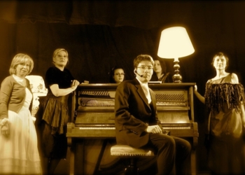 Elisabetta Spallaccia porta sul palcoscenico del Mancinelli il suo “Novecento” ed è un successo