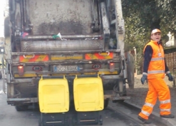 Raccolta differenziata . Che faticaccia