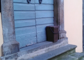 Raccolta differenziata . Che faticaccia