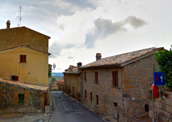 A Porano il Pisciarello e la strettoia fanno chiacchierare. Conticelli spiega come sarà il nuovo accesso al centro storico