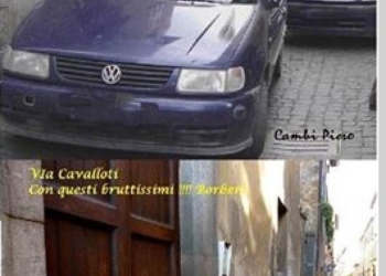 Tentativo di pulizia dei vicoli con una macchina spazzatrice. Ma le auto lo impediranno