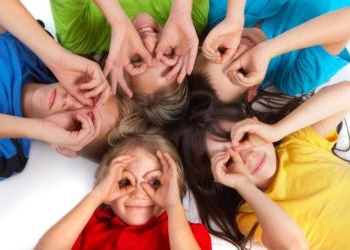 “Una vita a testa in giù: drammatizzazione guidata sui pipistrelli”