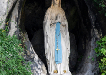 Messa celebrata a S.Andrea da S.E.Monsignor Giovanni Scanavino per la festa della Madonna di Lourdes