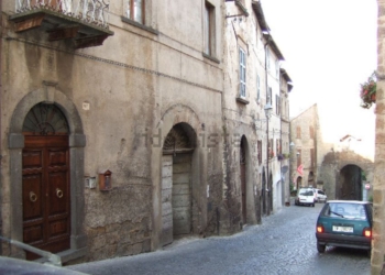 Via della Cava, la via più antica e trafficata della città. La protesta di Marco Sciarra
