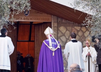Centinaia gli orvietani della Vicaria di S.Giuseppe che hanno varcato la Porta Santa a Collevalenza