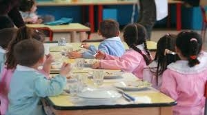Mense scolastiche, in arrivo il nuovo menù: niente capperi nè olive