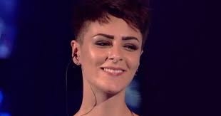 Roberta Carrese in concerto a La Penisola:due ore e mezza di concerto per sola voce, chitarra e forti emozioni