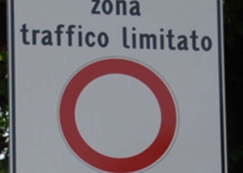 Contravvenzione all’auto trainata dal carro attrezzi. Quando le regole non servono al cittadino