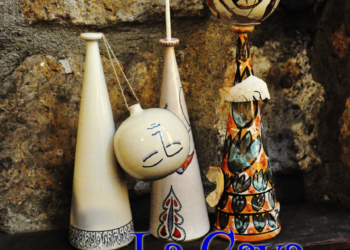 Al Pozzo della Cava … 5 storie per 8 installazioni, 7 ceramiche per 7 peccati, 7 composizioni fiorite per 7 virtù