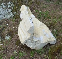 Atto vandalismo ai danni statua Bonifacio VIII all’Albornoz