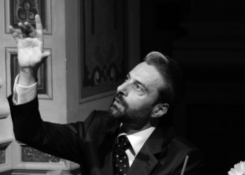 L’uomo dal fiore in bocca, a firma di Alessio Tempesta, fa il pieno di applausi