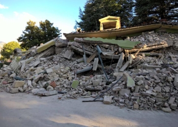 Cemento, macerie e lacrime: salgono a 124 le vittime