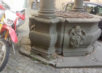 Guano e incuria a piazza dell’Erba, una residente pronta alla disobbedienza civile