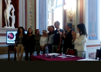 L’occhio di bue si ferma sulla “Cacciata dei Goti” perchè il “Teatro è guardare vedendo”. Ecco la nuova stagione del Mancinelli