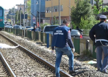 Tragedia sui binari, travolta e uccisa giovane donna nigeriana