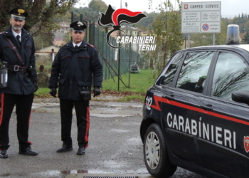 Fanno shopping con banconote false. Arrestato 21enne e denunciata la fidanzata minorenne