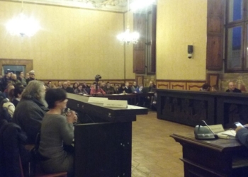 Le Crete, la città insorge contro l’ampliamento. Il Comune annuncia ricorso alla delibera regionale