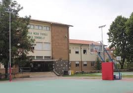 Tragedia sfiorata alla scuola media Luca Signorelli, cadono due plafoniere durante la lezione