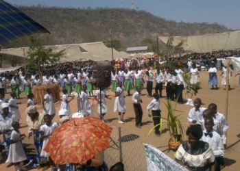 Noi li mandiamo a scuola. Mercatino del libro dell’Associazione Ikhiwa
