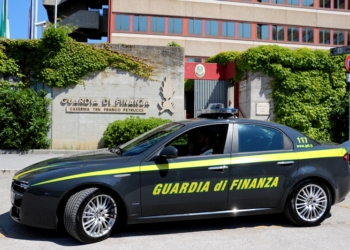Truffa aggravata, denunciate dalla Finanza 10 persone e sequestrati immobili per 5 mln di euro
