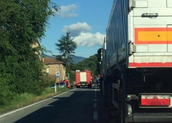 Frontale tra due mezzi lungo la Baschi-Todi, gravi i due conducenti