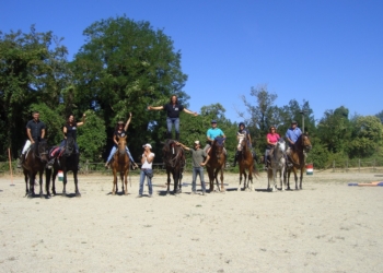 Otto cavalieri, sette giorni al trotto tra le roventi campagne orvietane “per Elena e con Elena”