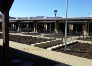 Donate dall’associazione Umbri a Bruxelles tre casette a altrettante famiglie di Norcia