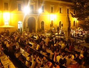A Castel Viscardo gli eventi estivi proseguono con la “Cena del Castellese”