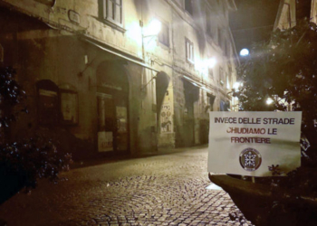 Cartelli di Casa Pound: “Invece delle strade, chiudiamo le frontiere”