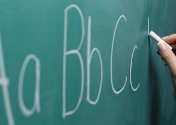 Analfabetismo e recupero anni scolastici, la scuola rischia la chiusura. I docenti pronti a dare battaglia