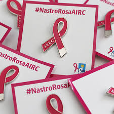 Il palazzo comunale si tinge di rosa per la campagna Airc 2017