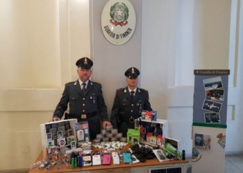 Tremila prodotti abusivi, pizzicato dalla Gdf di Orvieto ambulante al mercato