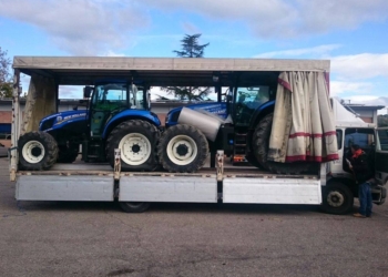 Recuperati dalla Stradale a bordo di un tir due trattori rubati. Uccel di bosco l’autotrasporatore