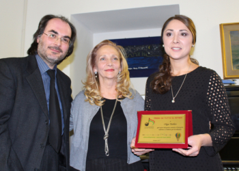 La pianista Olga Tarlev riceve il premio “Prima di tutto il ritmo” durante concerto di Santa Cecilia