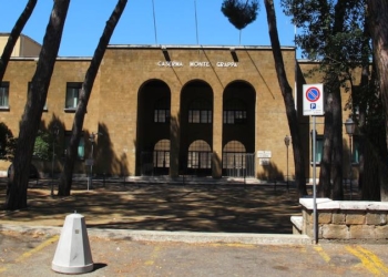 Gravi le condizioni del finanziere colpito alla testa da un proiettile. Si indaga sulla dinamica