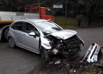 Auto contro albero, nuovo incidente lungo la strada dell’Abbadia