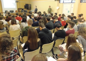 Gli InfoTeam della scuola Sottufficiali dell’esercito agli Istituti “Farnese” e “Dalla Chiesa”