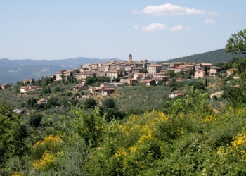 Montecchio entra a far parte del Club Borghi più belli d’Italia, cerimonia di consegna della bandiera al sindaco