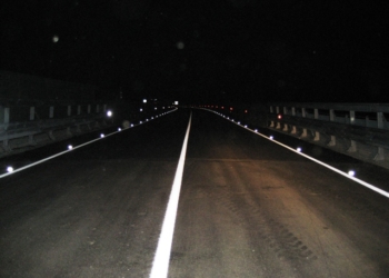 San Venanzo, un pannello luminoso e 20 “occhi di gatto” per aumentare la sicurezza di pedoni e automobilisti