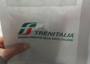 Treni: la lotta impari tra pendolari e ritardi. Trenitalia si scusa con il cestino della colazione