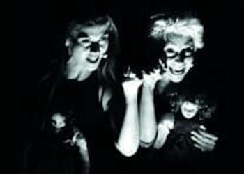 Elena e Lila: il ritorno della “zingara” Cloris Brosca sul palco del Teatro Boni in occasione della Festa della donna