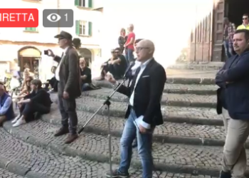 VIDEO – Sit in per dire No all’ampliamento della discarica da Piazza della Repubblica